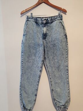 DeFacto Light Wash Elastic Hem Women’s Jogger Jeans Size 28 Waist